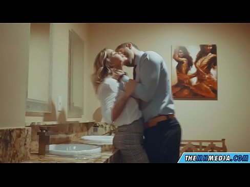 ❤️ Pe a faaosoosoina oe e se blonde busty i totonu o se faletaele lautele i le sm.my-hentai-gallery.ru ❌❤